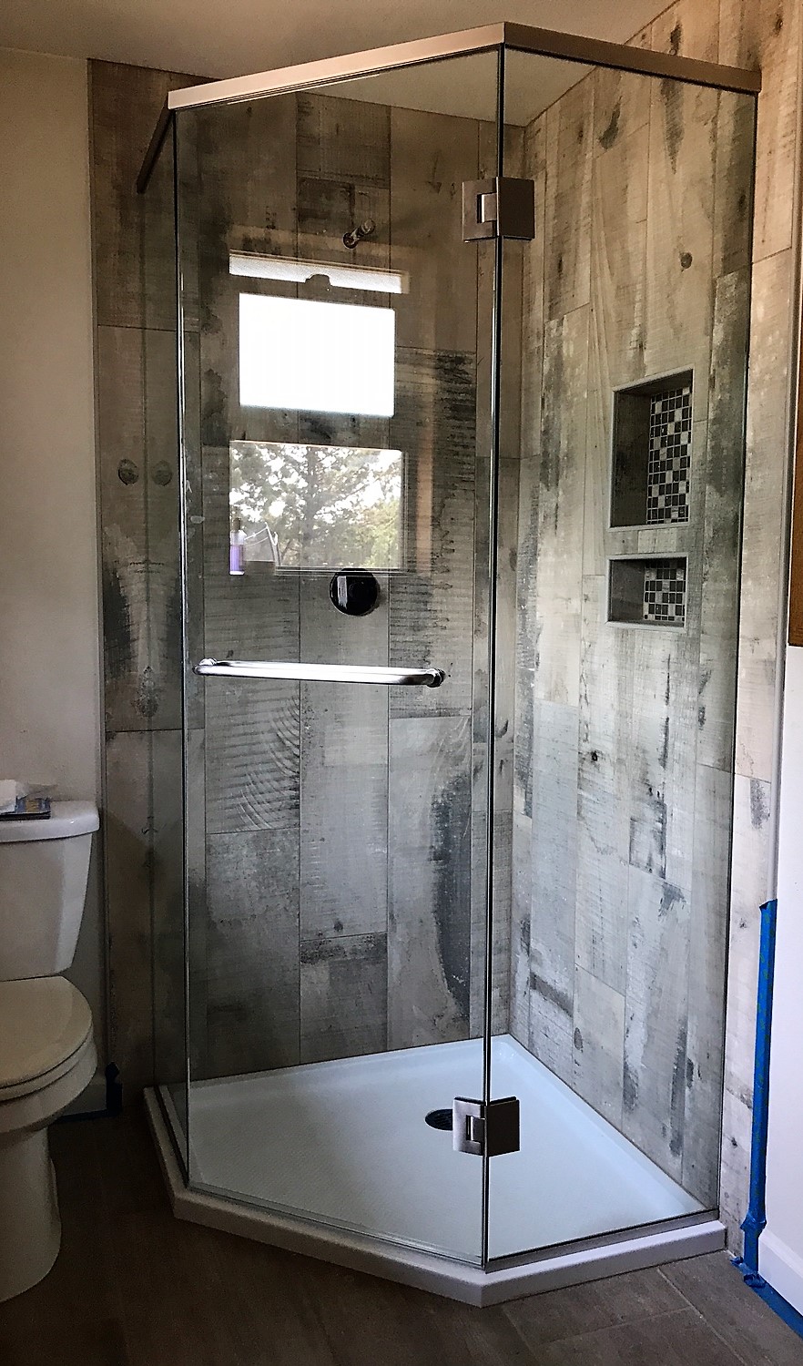 Neo-Angle glass shower door installation in Bend, Oregon